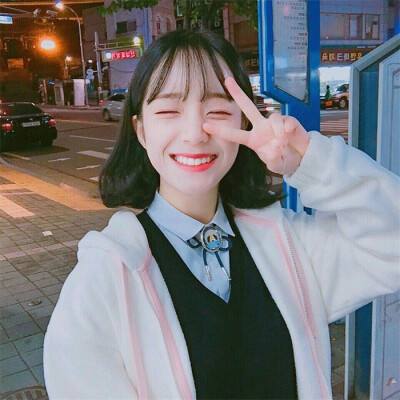 副市长暗访多次询问 女工作人员戴耳机听歌不理睬